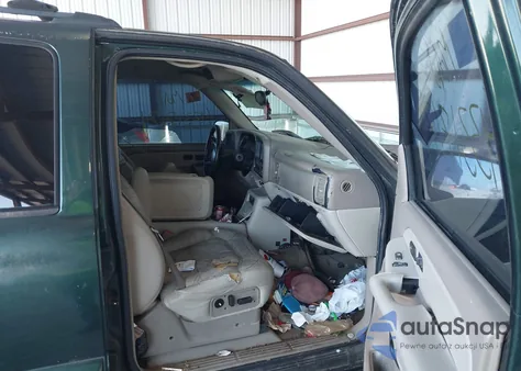 2002 Chevrolet Suburban 1500 Lt из США, поврежденный, VIN 3GNFK16Z12G298631